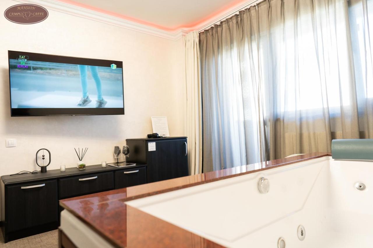 Campus Caffe Mansion Hotel Buzau Ngoại thất bức ảnh