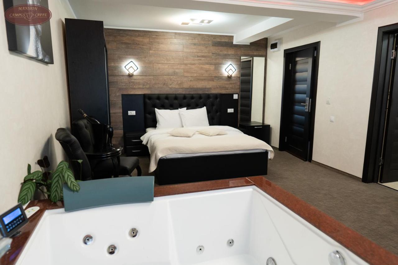 Campus Caffe Mansion Hotel Buzau Ngoại thất bức ảnh