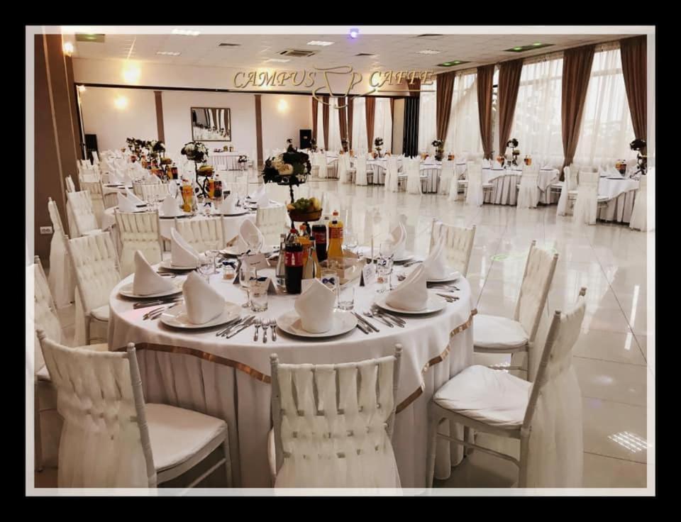 Campus Caffe Mansion Hotel Buzau Ngoại thất bức ảnh
