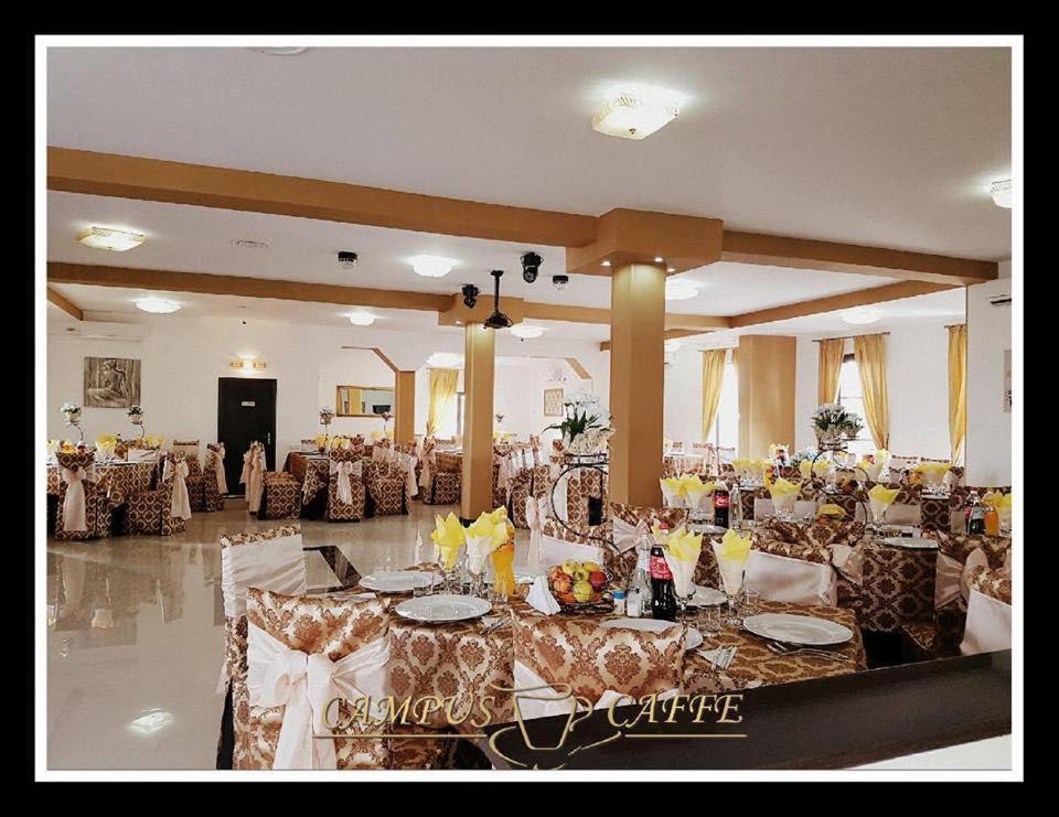 Campus Caffe Mansion Hotel Buzau Ngoại thất bức ảnh
